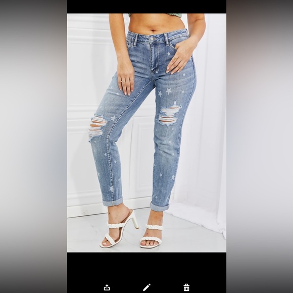 Judy Blue Sarah Full Size Star Pattern Boyfriend Jeans - Picture 1 of 4